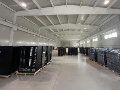 Modular data center Huawei FusionModule 800 για e-voting υποδομή στα Τίρανα με redundant UPS, ψύξη cold aisle και ολοκληρωμένο σύστημα ασφάλειας.